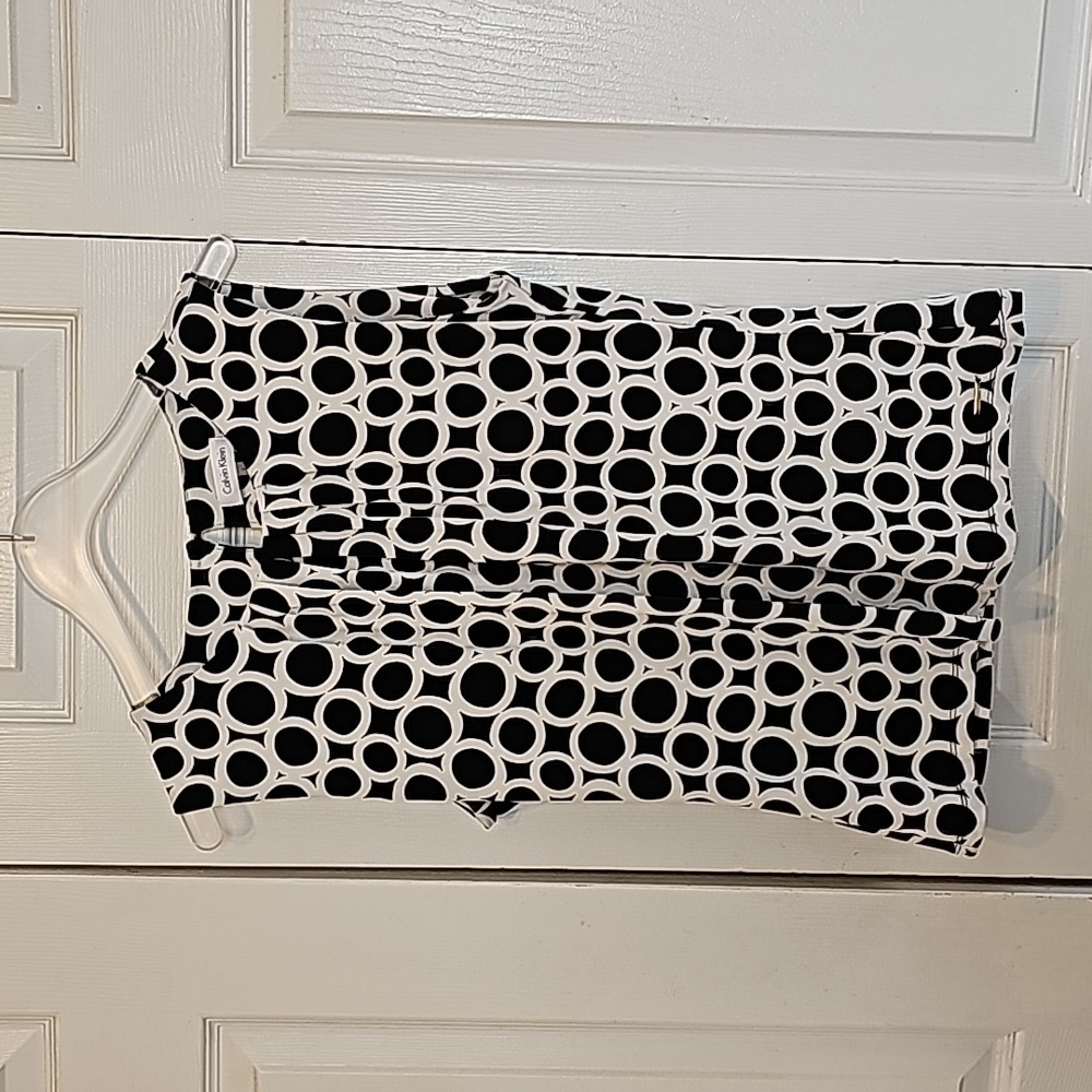 Like new. Calvin Klein blouse. Size L